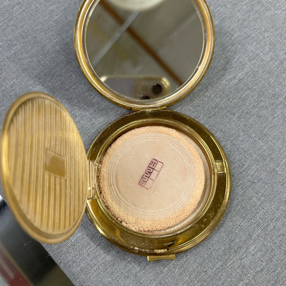 Vintage Compact by Stratton - Picture 5 of 7